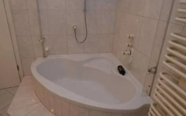 Ab Apartment 133
