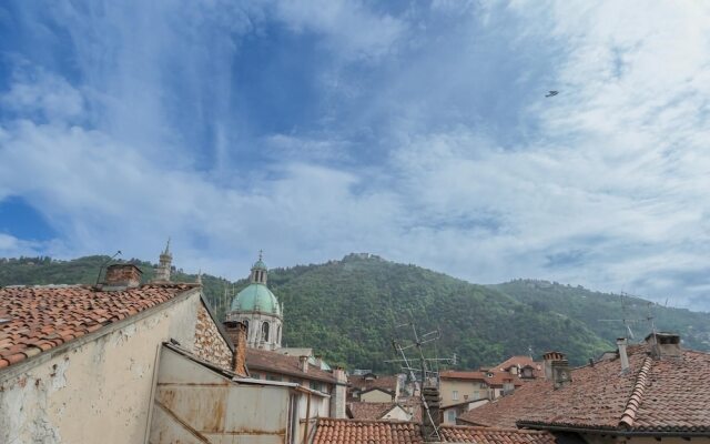 Luini 7 in Como With 2 Bedrooms and 1 Bathrooms