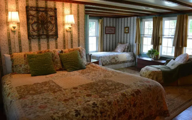 Black Walnut Point Inn