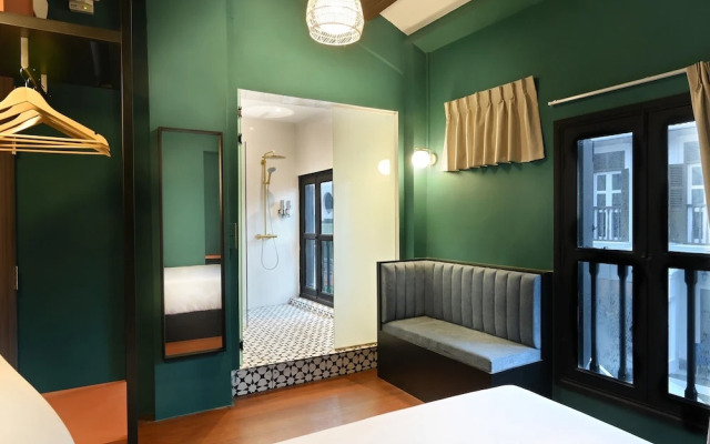 Dream Chaser Boutique Capsule Hotel
