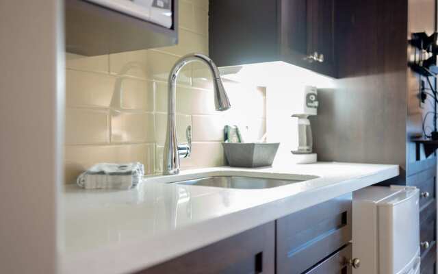 Horseshoe Valley Suites - The Azure