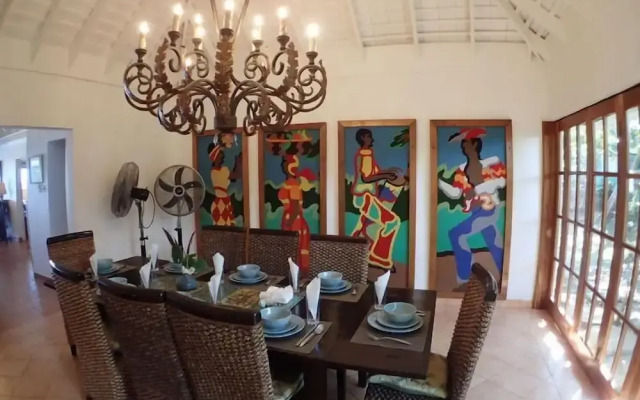 Tumac Villa, 4BR by Jamaican Treasures