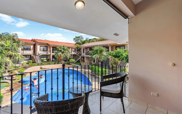 2-BD Condo with Pool, Walk to Beach