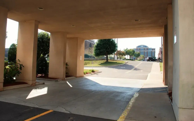 DoubleTree by Hilton Clarksville Riverview