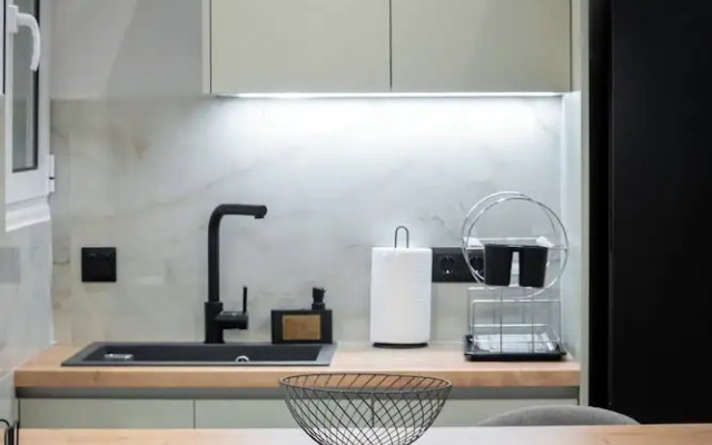 Stylish 2BR flat near hospital & metro