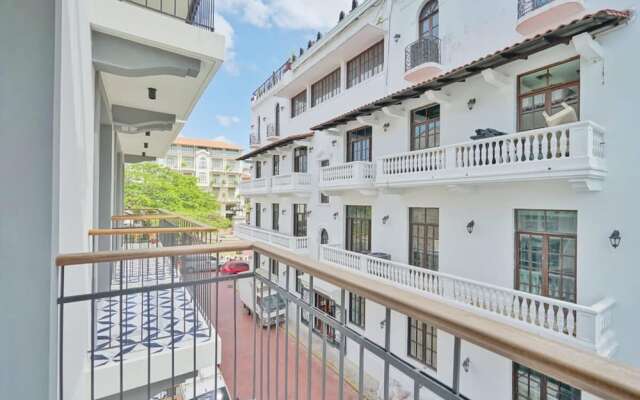 w Spectacular 2BR in Plaza Herrera
