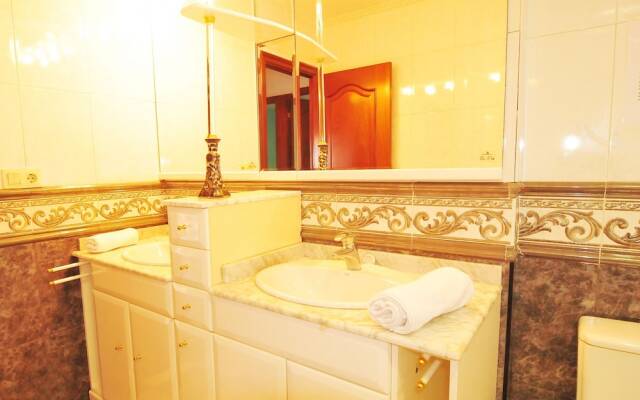 HomeHolidaysRentals Corinne