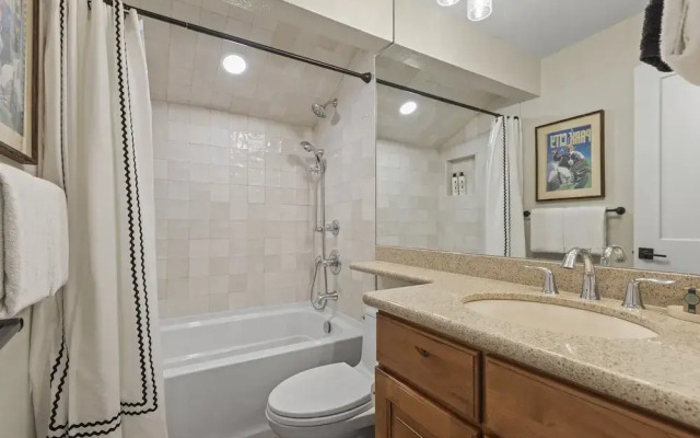 Snow Flower 078 3 Bedroom Condo by RedAwning