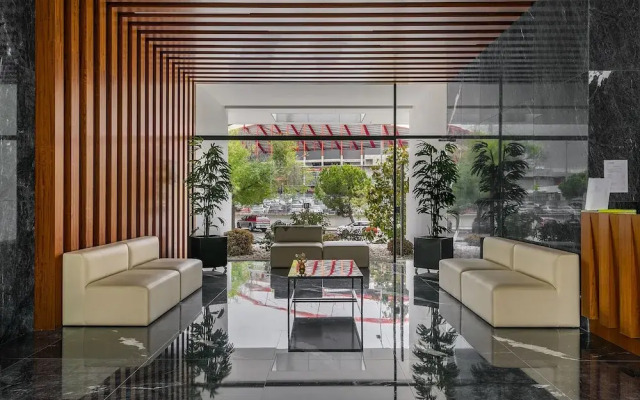 Urban Retreat W/Parking, Elevator & Ac By Benfica Stadium