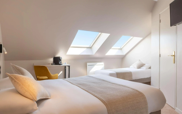 Отель The Originals Boutique, Hôtel Porte de Dieppe
