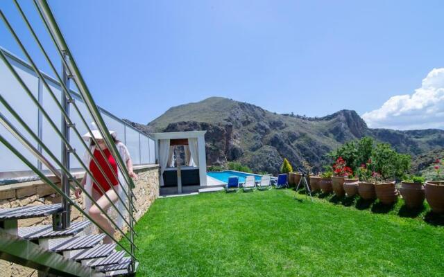 Heated Private Salt Pool, Spa, 4BD & 4BR
