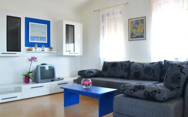 Apartment Mira