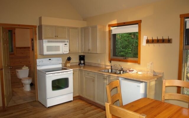 Halcyon Hot Springs Resort