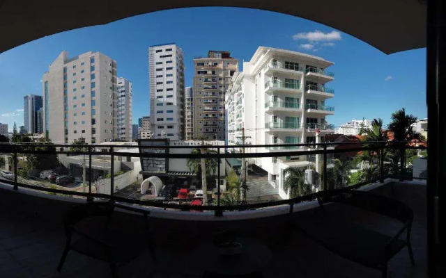 Regatta Living Condos