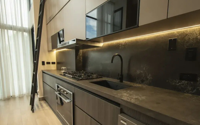 Sophisticated 1BR Apt at Coco del mar