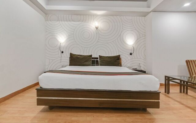 Collection O 40421 Hotel Queens Tower