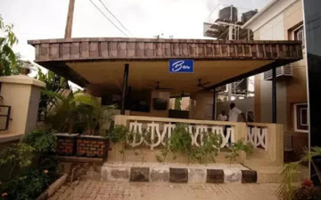 Lois Hotel