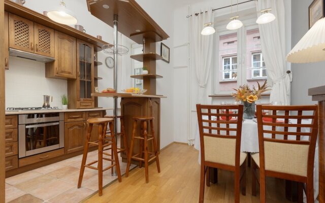 Apartment Near Royal Castle by Renters