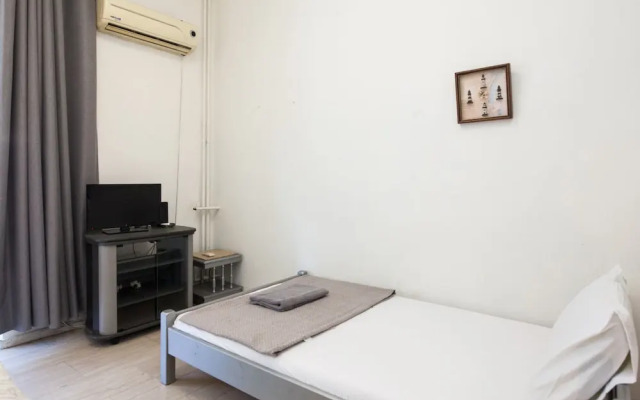 Charming 2 Bedroom apt next to Panormou