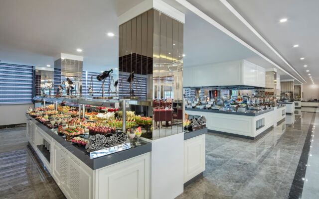 Aydinbey Queen's Palace & Spa - Ultra All Inclusive Resort