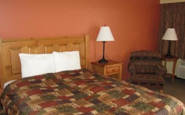 The Pinecone Inn & Suites