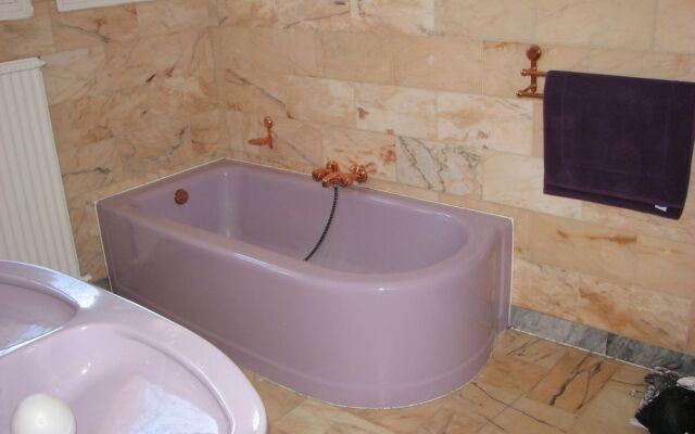 Spacious Holiday Home in Tours-en-Vimeu with Garden