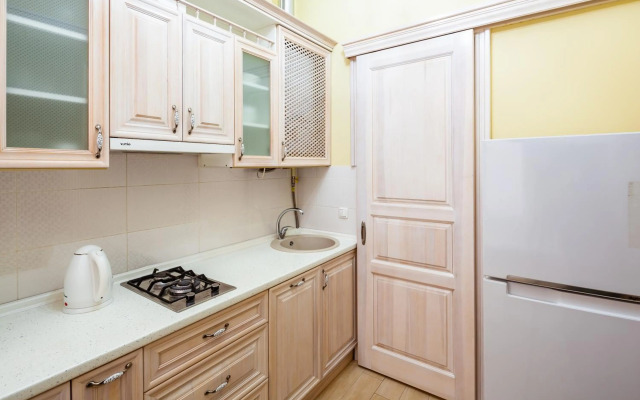 Romari Проспект Свободи 31