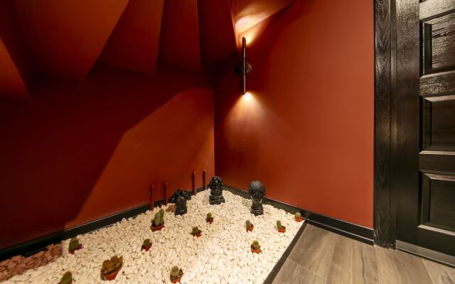 Hexa Suites Hotel