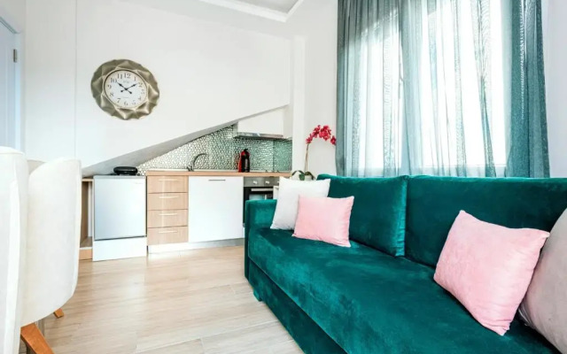 Design Suites Efharis (Merlot)