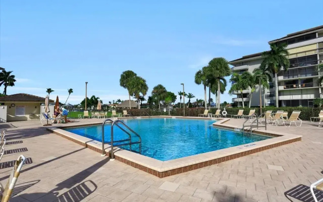 Condo in Community With Beach Access, Pool and Tennis