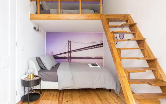 Beautiful 2BR high ceiling/50m from TimeOut market