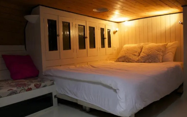 The Burret Houseboat