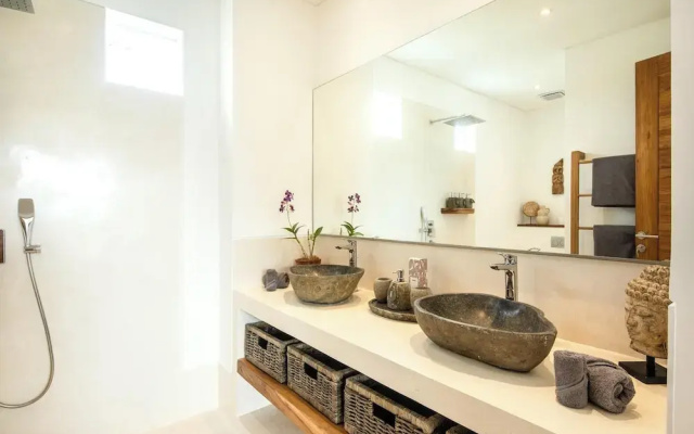 Brand New 4br Villa 400 to Finns Canggu