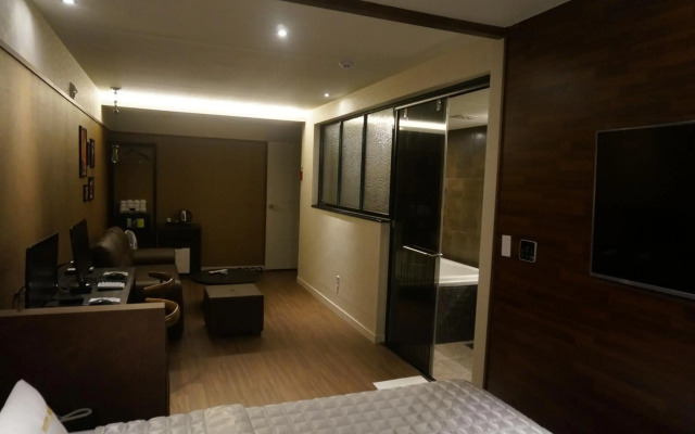 Hotel MU