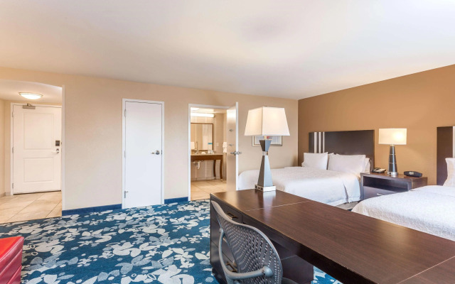 Hampton Inn & Suites Madison / Downtown