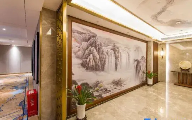 Huada Light Luxury Hotel