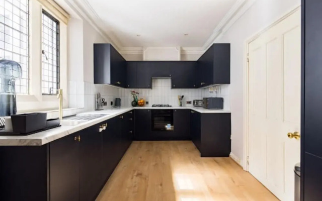 The Woking Wonder Captivating 3bdr Flat With Parking