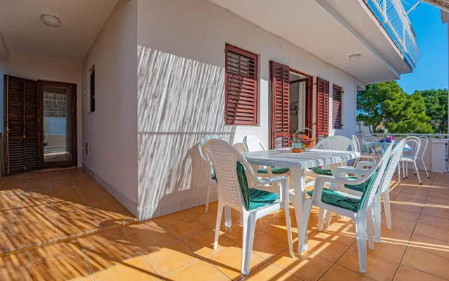 Nice Apartment in Brodarica With 3 Bedrooms and Wifi