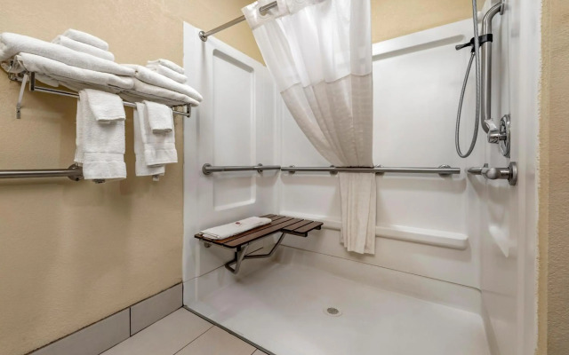 Comfort Inn & Suites Hays I-70