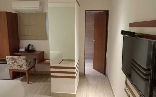 Hotel Blue Lagoons Manjalpur