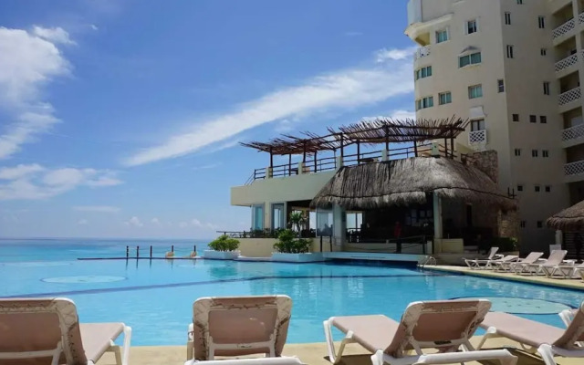 Cancun Plaza by Andiani Travel