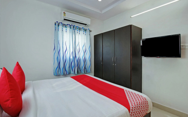 OYO 30151 Golden Hive