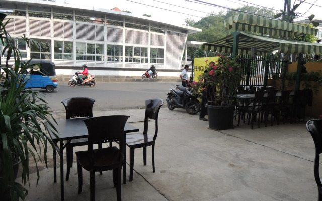 Twins Hotel Manggadua