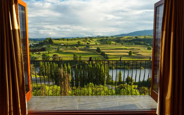 Lake Karapiro Lodge