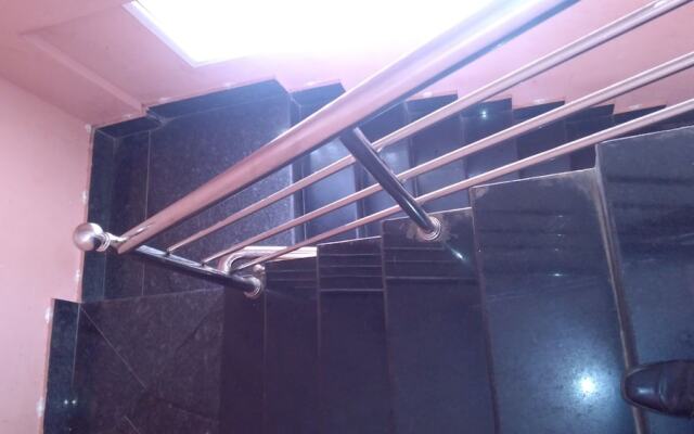Iroomz Hotel New SS INN