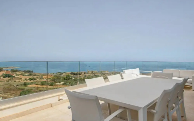 Luxury Penthouse With Private Pool and sea Views, Sleeps 6