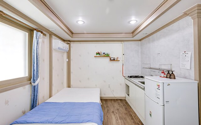 Sokcho Dderak Pension
