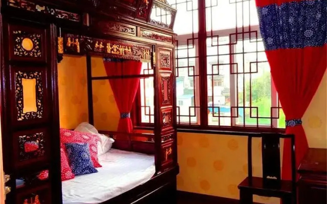 Wuzhen Yishuige Inn