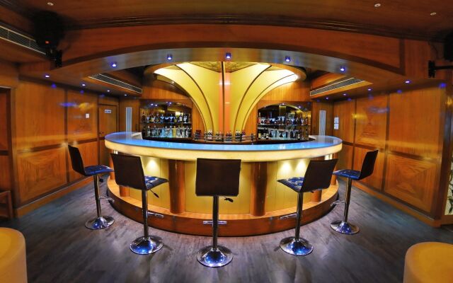 Metro Grand Hotel