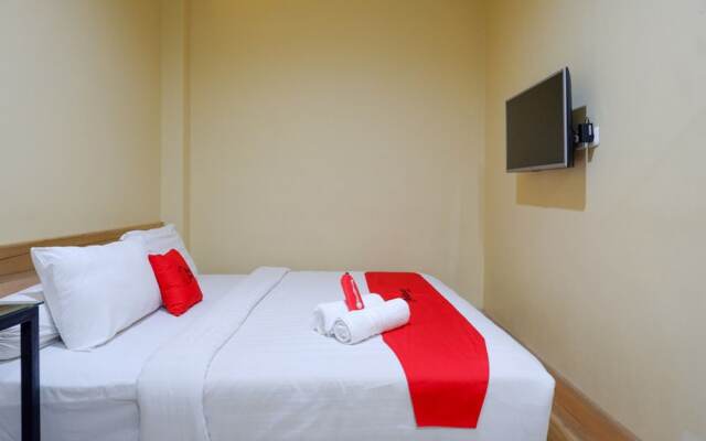 RedDoorz @ G Hotel Luwuk